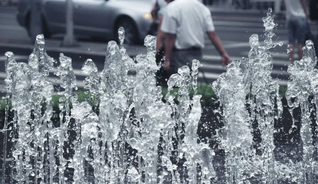 因拖欠污水處理費，污水廠起訴縣政府索賠5.7億，當?shù)財M回購化債